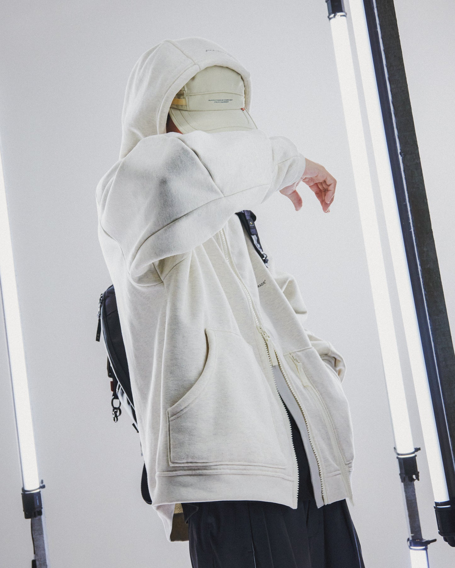 【GOOPiMADE x master-piece 】 “MEquip-H3“ Mantle Logo Hooded Sweat Jacket IVORY