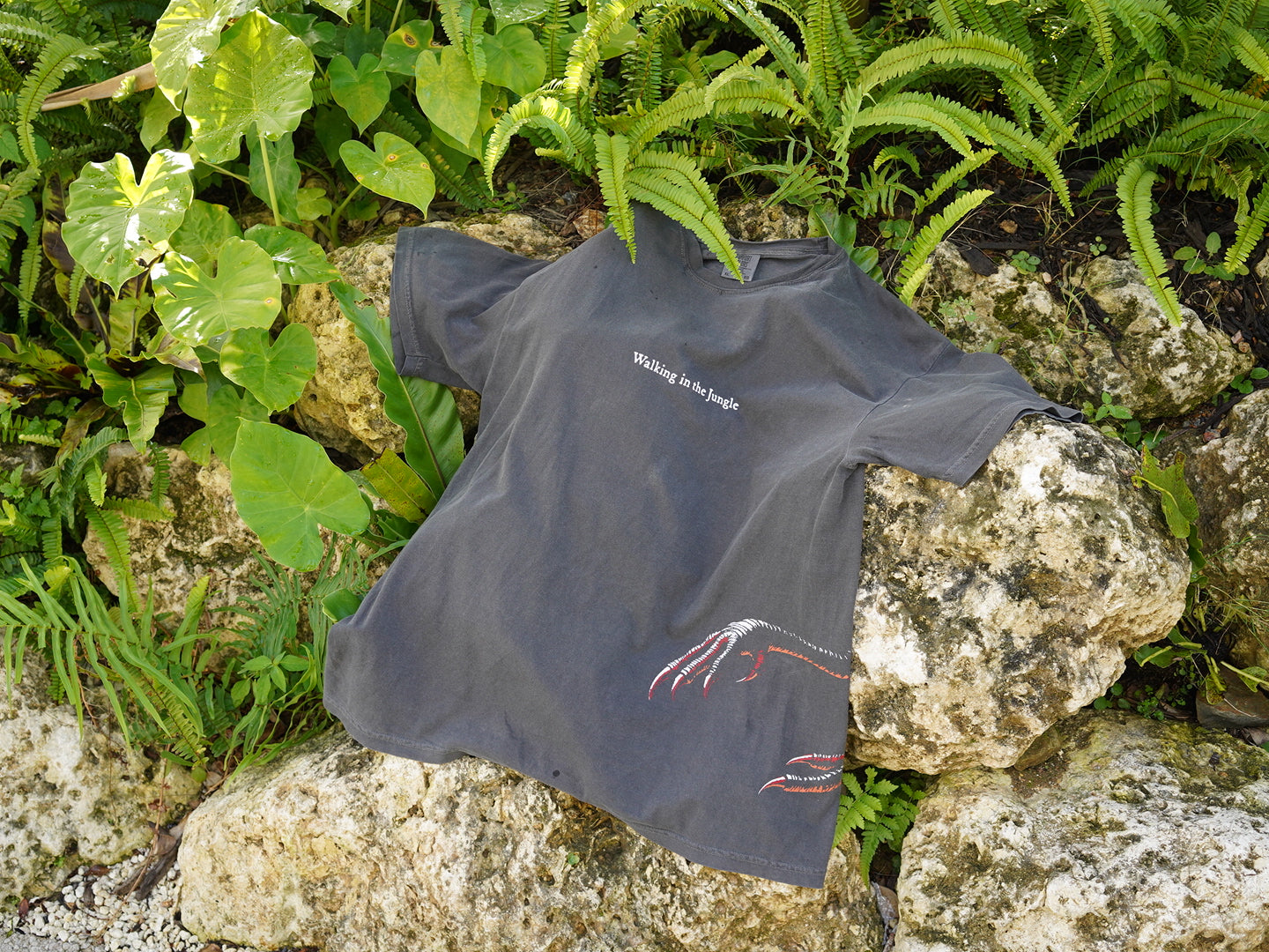 Narrative Original / Walking in the jungle T-Shirts