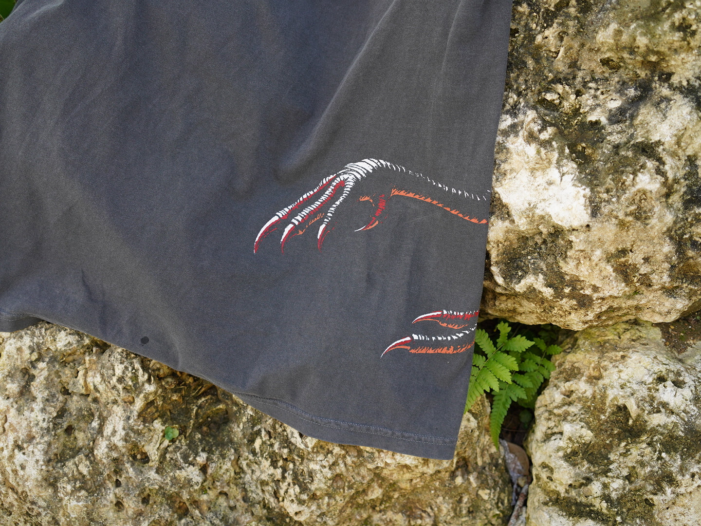 Narrative Original / Walking in the jungle T-Shirts